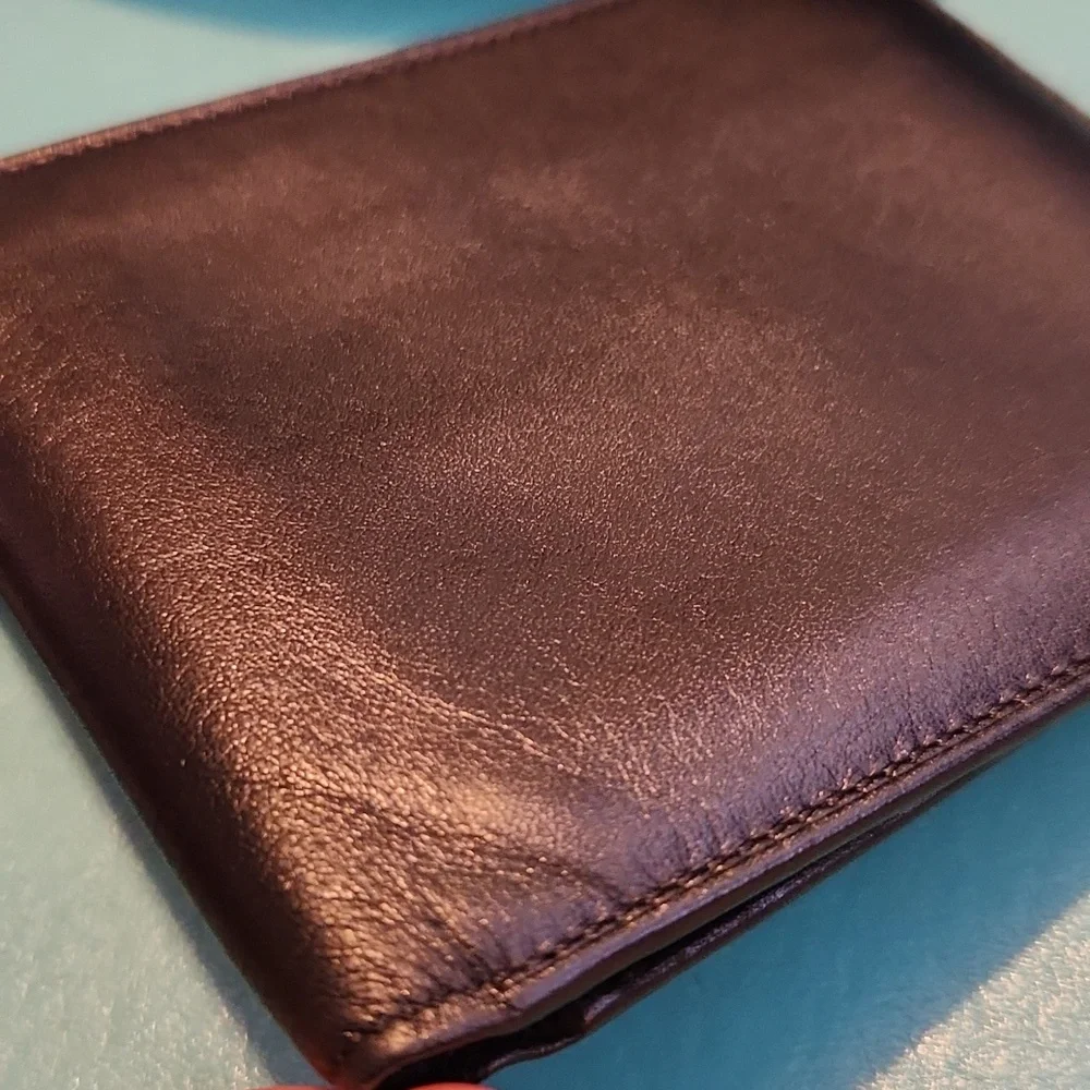 Tumi Bifold Wallet Multiple Card Slots - 2 Places for paper bills